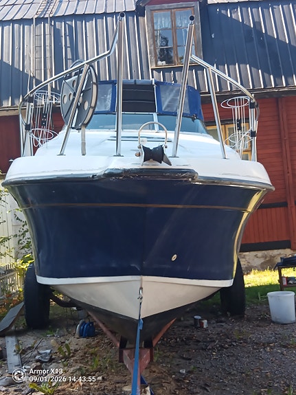 Crownline 250 cr 2 of 9