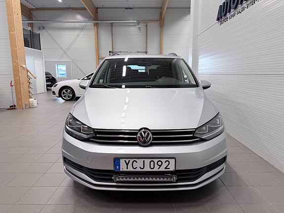 Volkswagen Touran 2 of 19