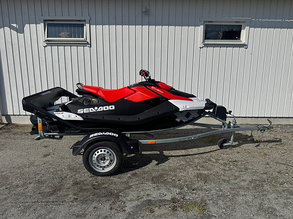 Seadoo spark trixx 2026 - under 10 timmar + trailer 8 of 13
