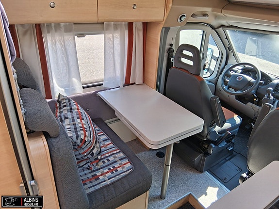 Weinsberg 650 Imperiale / Långbäddar / Dragkrok / 3500kg 2 of 21