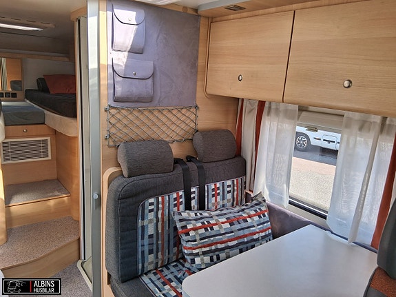 Weinsberg 650 Imperiale / Långbäddar / Dragkrok / 3500kg 6 of 21