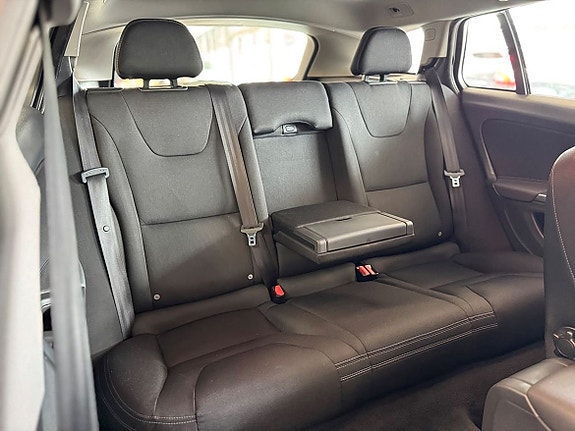 Volvo V60 12 of 18