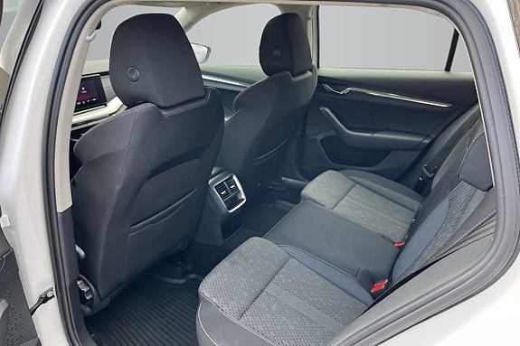 Skoda Octavia 11 of 17