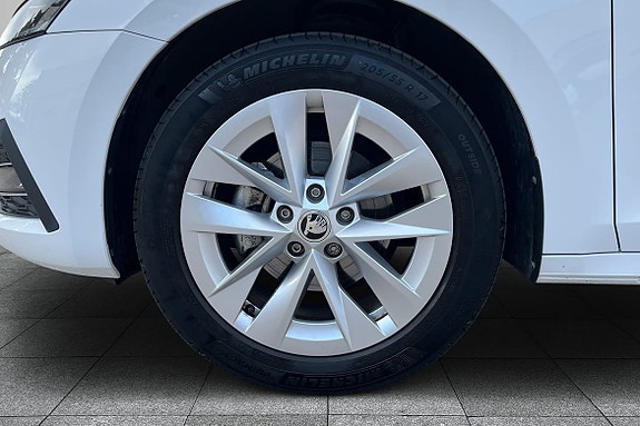 Skoda Octavia 8 of 17