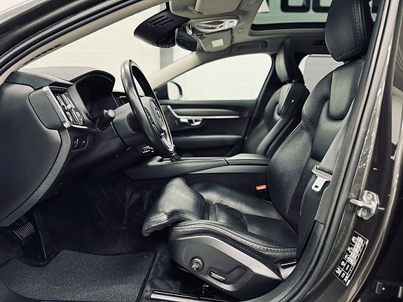 Volvo V90 Cross Country 8 of 19