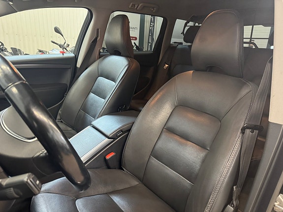 Volvo XC70 10 of 21