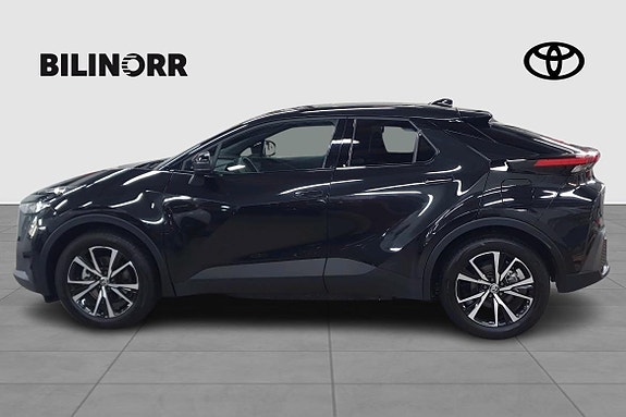 Toyota C-HR 2 of 11