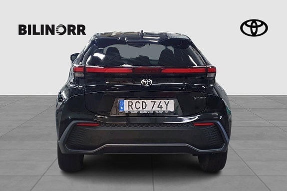 Toyota C-HR 4 of 11
