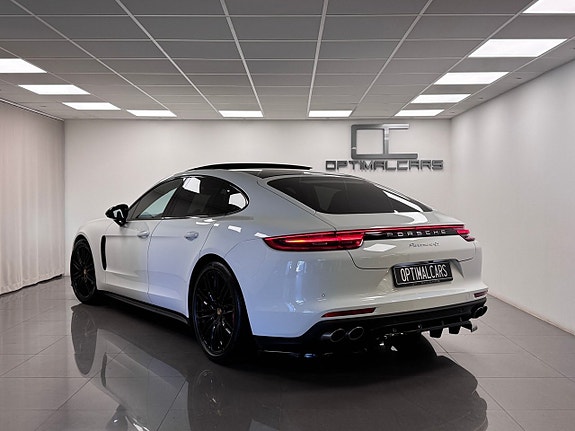 Porsche Panamera 4S 17 of 19