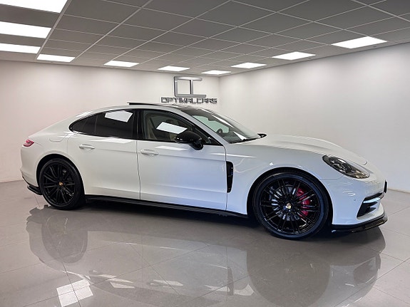 Porsche Panamera 4S 15 of 19