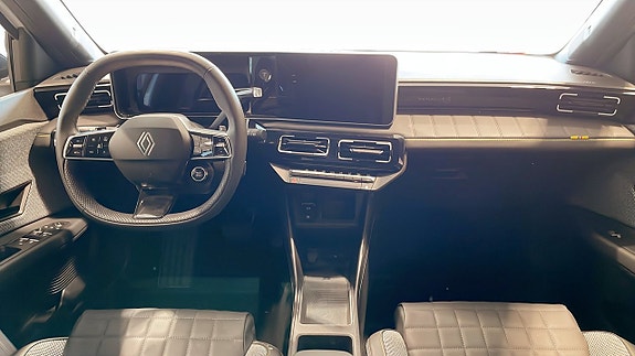 Renault 4 E-Tech 4 of 12