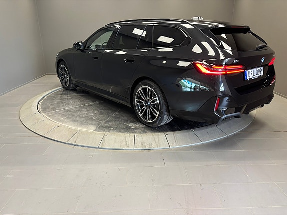 BMW i5 3 of 25