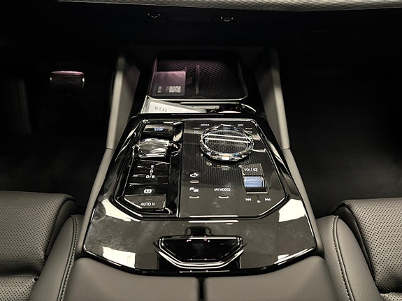BMW i5 24 of 25