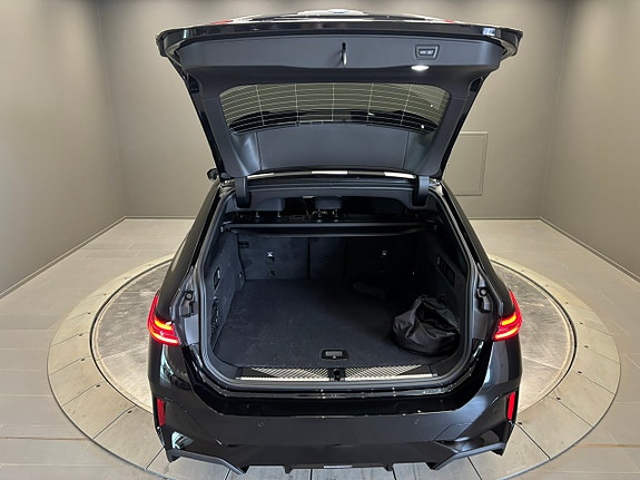BMW i5 9 of 25