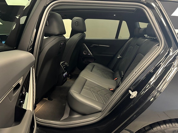 BMW i5 11 of 25