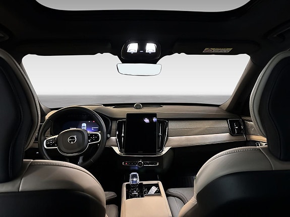 Volvo XC90 13 of 16
