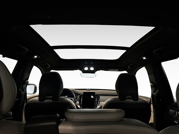 Volvo XC90 15 of 16