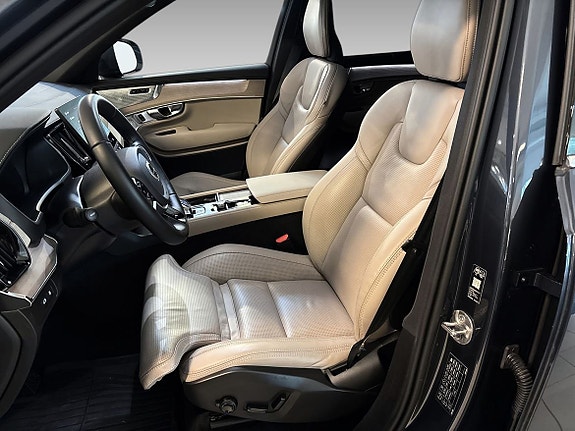 Volvo XC90 8 of 16