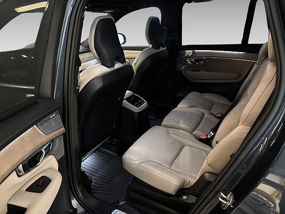 Volvo XC90 12 of 16