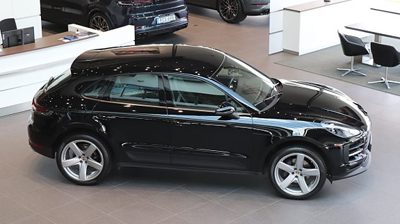 Porsche Macan 3 of 10