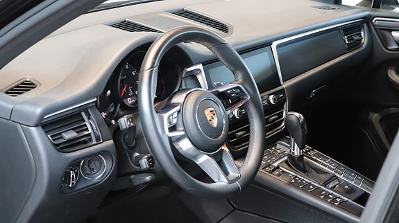 Porsche Macan 7 of 10