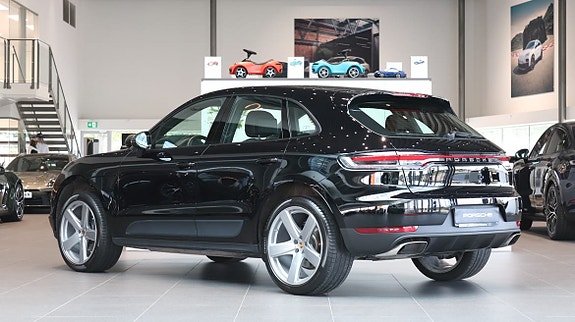Porsche Macan 2 of 10