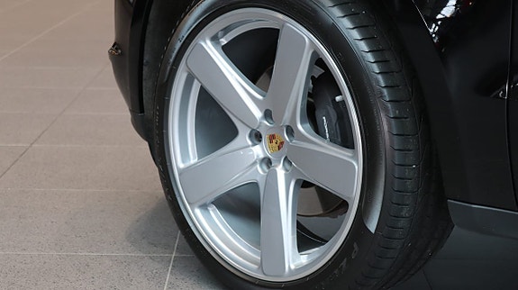 Porsche Macan 10 of 10
