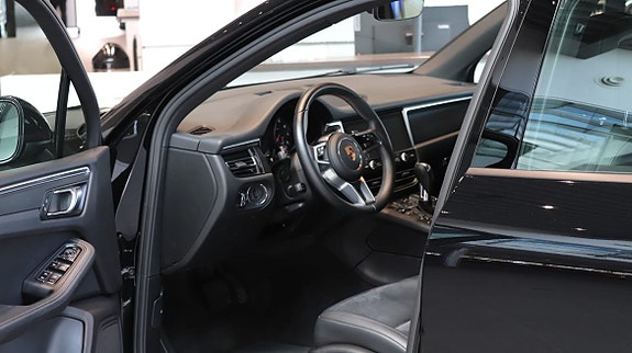 Porsche Macan 8 of 10