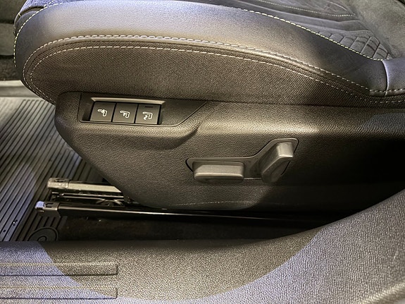 Peugeot 2008 9 of 16