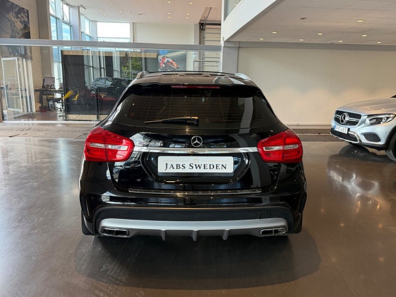 Mercedes-Benz GLA250+ 4 of 12