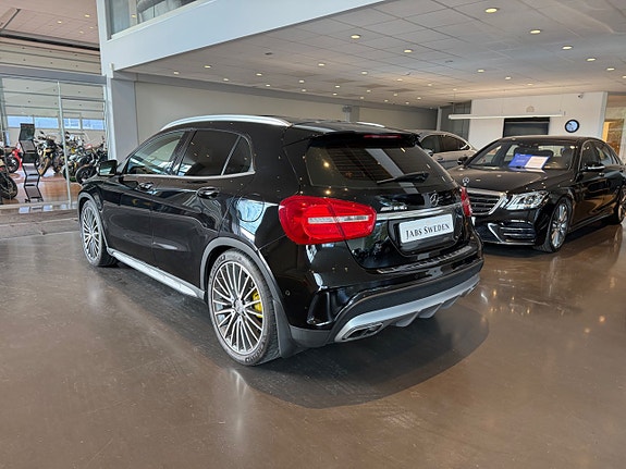 Mercedes-Benz GLA250+ 3 of 12