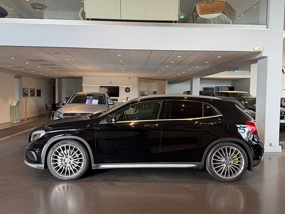 Mercedes-Benz GLA250+ 2 of 12