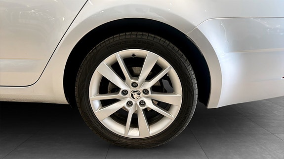 Skoda Octavia 10 of 15
