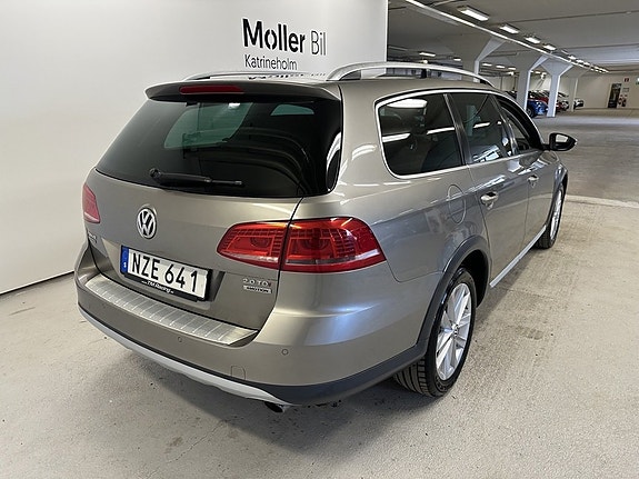 Volkswagen Passat Alltrack 3 of 16