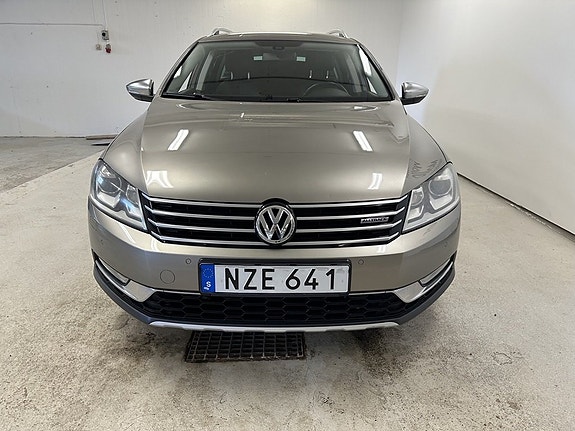 Volkswagen Passat Alltrack 7 of 16