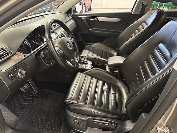 Volkswagen Passat Alltrack 8 of 16