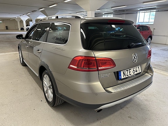 Volkswagen Passat Alltrack 5 of 16