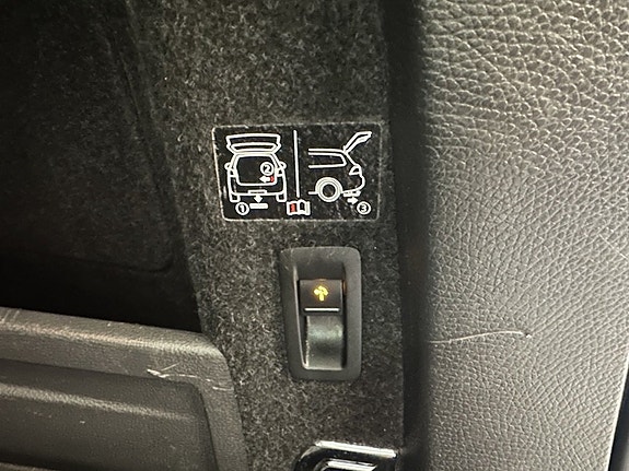 Volkswagen Passat Alltrack 12 of 16