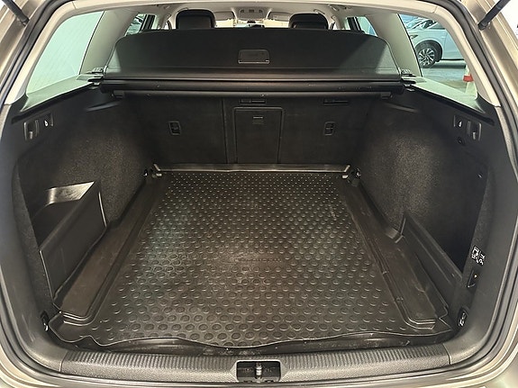 Volkswagen Passat Alltrack 10 of 16