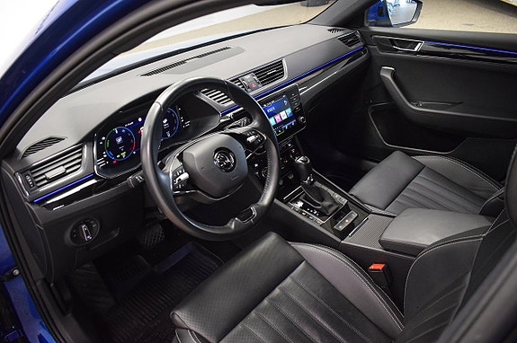 Skoda Superb 9 of 30
