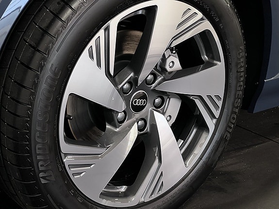 Audi Q6 e-tron 7 of 16