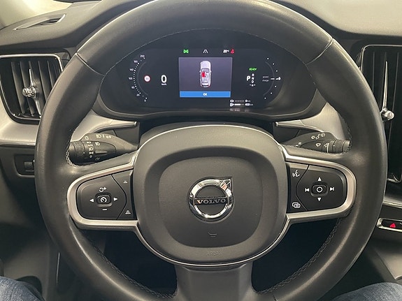 Volvo XC60 14 of 26