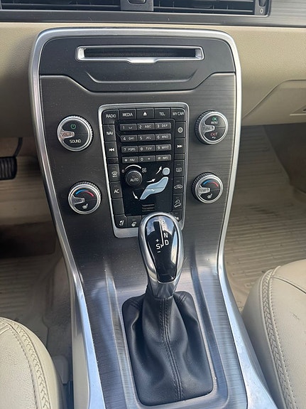 Volvo XC70 6 of 16