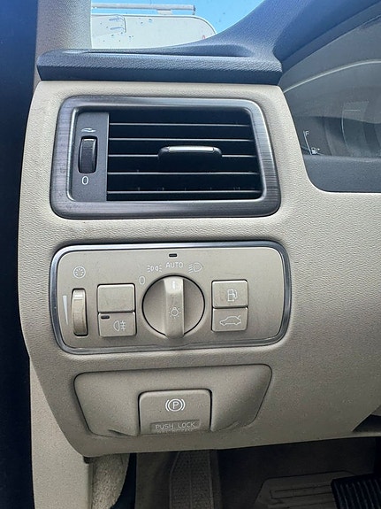 Volvo XC70 8 of 16