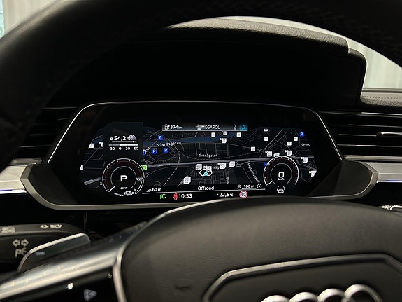Audi Q8 e-tron 15 of 19