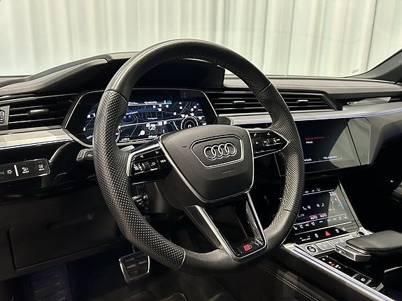 Audi Q8 e-tron 12 of 19