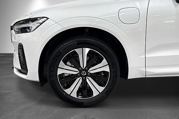 Volvo XC60 2 of 27
