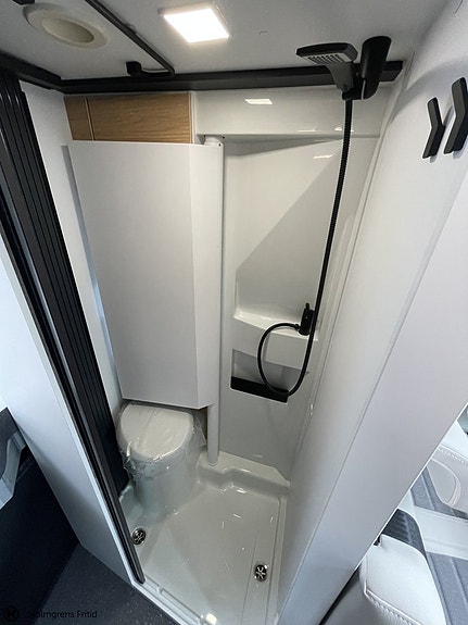 Adria Twin Select 640 SGX 18 of 26