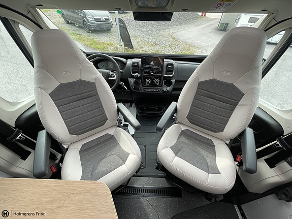Adria Twin Select 640 SGX 23 of 26