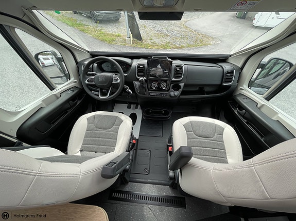 Adria Twin Select 640 SGX 25 of 26